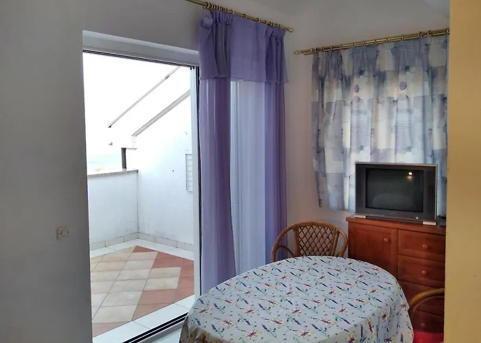 5458c Apartment *